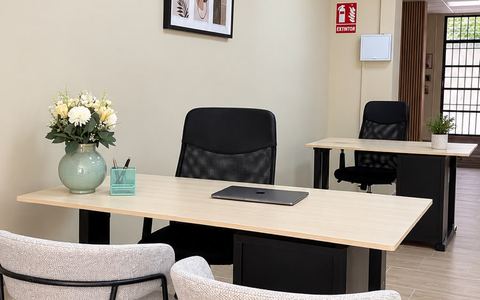 Mesa de atención al cliente en la oficina de RP Group